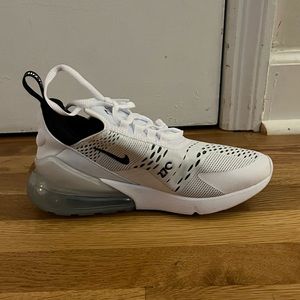White and black Nike Air Max 270. Never worn! Size 7.5